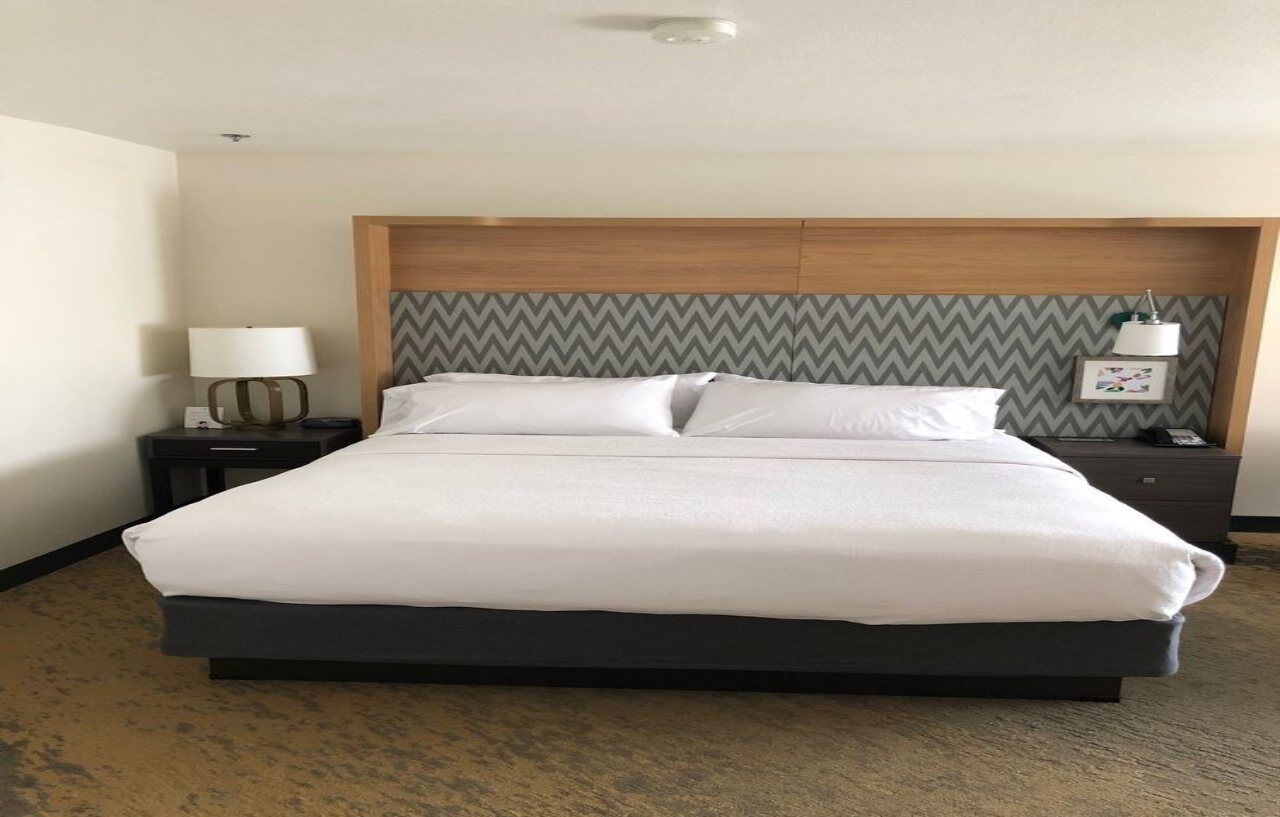 Holiday Inn Selma - Swancourt Экстерьер фото